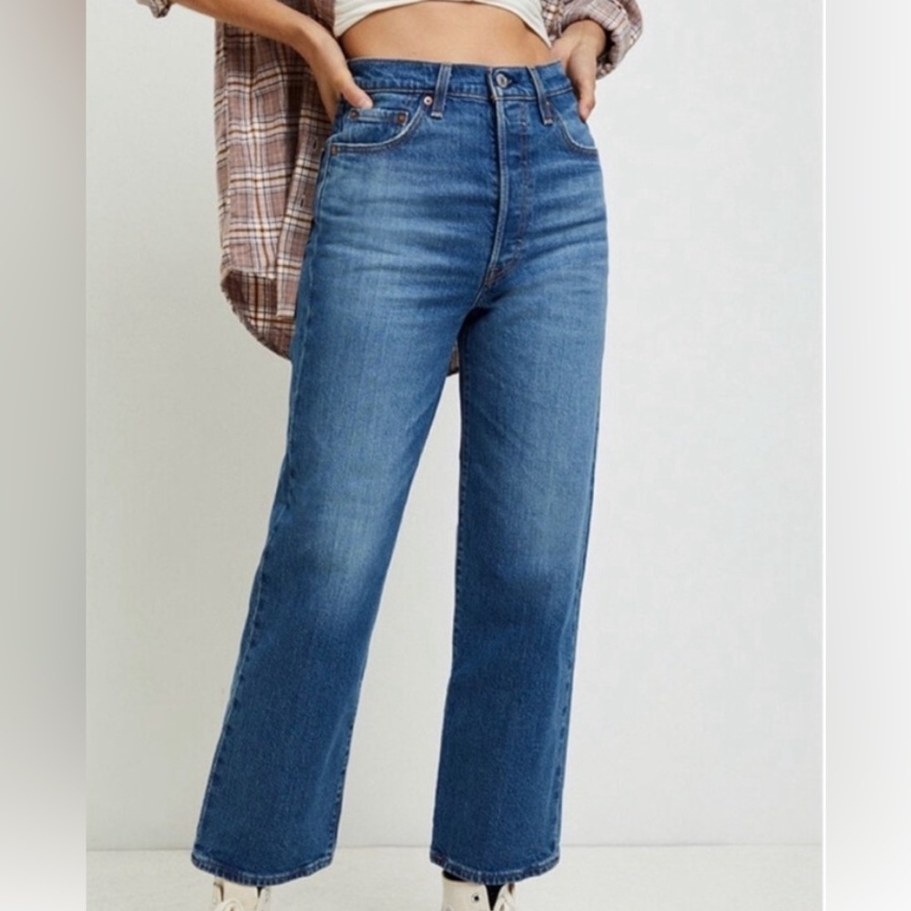 Levi’snribcage straight ankle button fly size 29